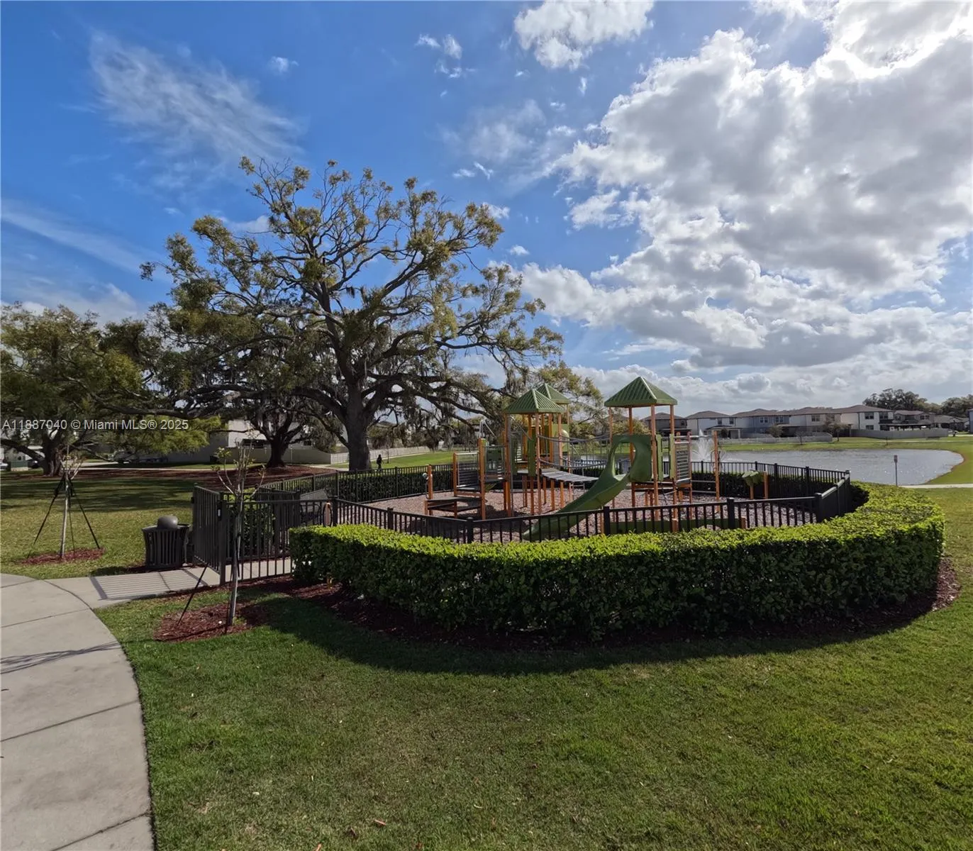2647 E Lake Point Dr