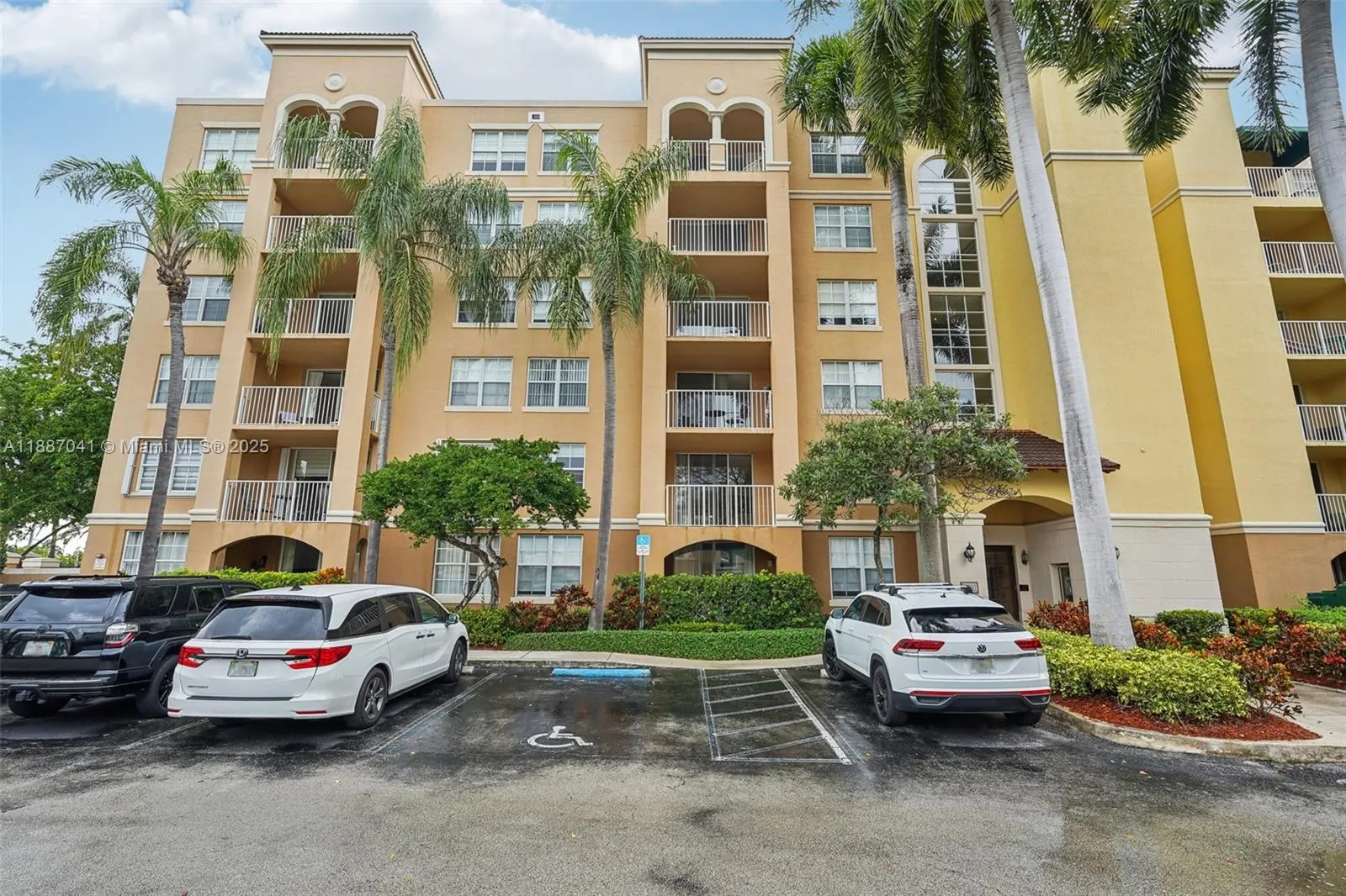 19701 E Country Club Dr, #5603