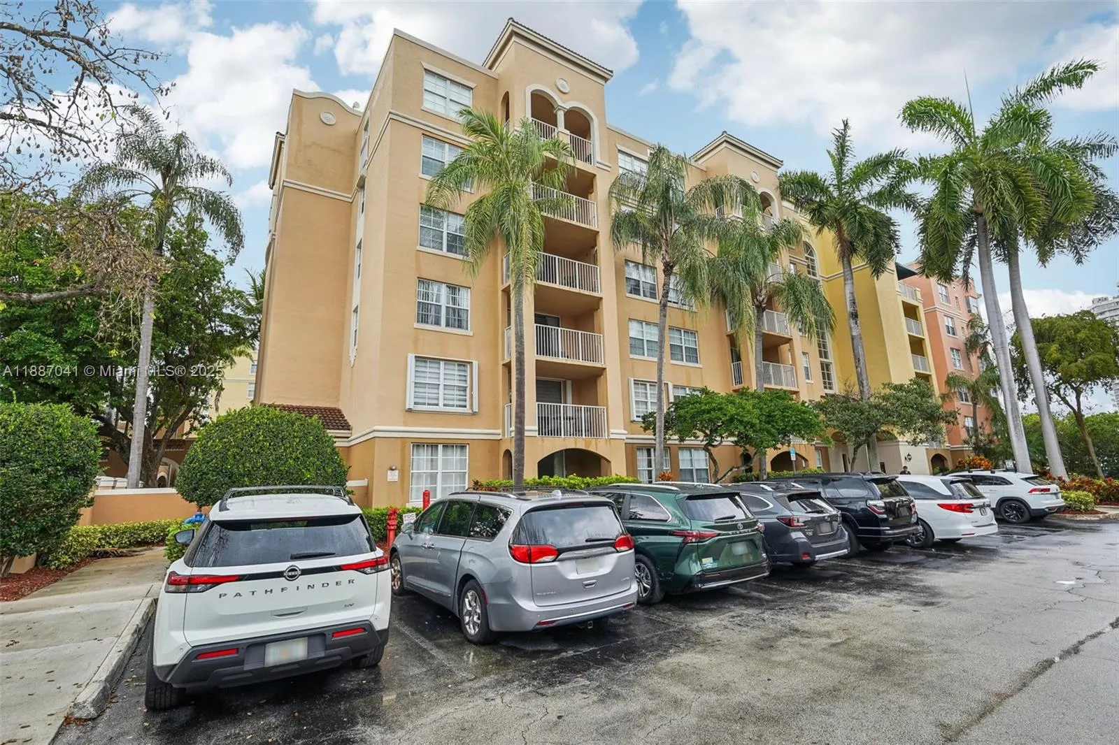 19701 E Country Club Dr, #5603