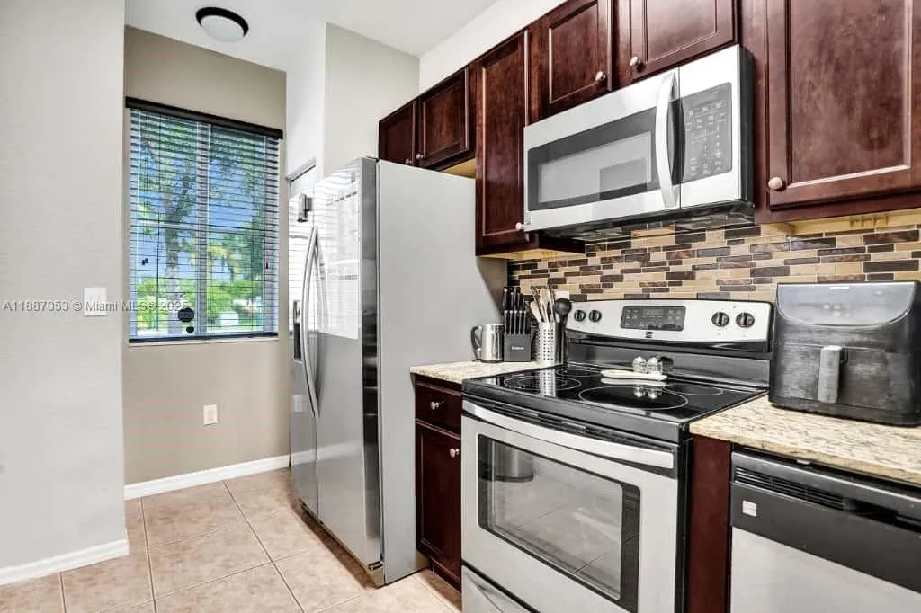 1832 SW 89th Ter
