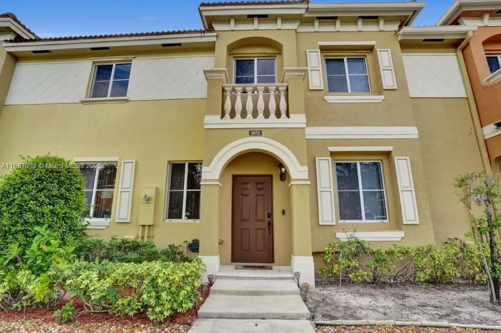 1832 SW 89th Ter