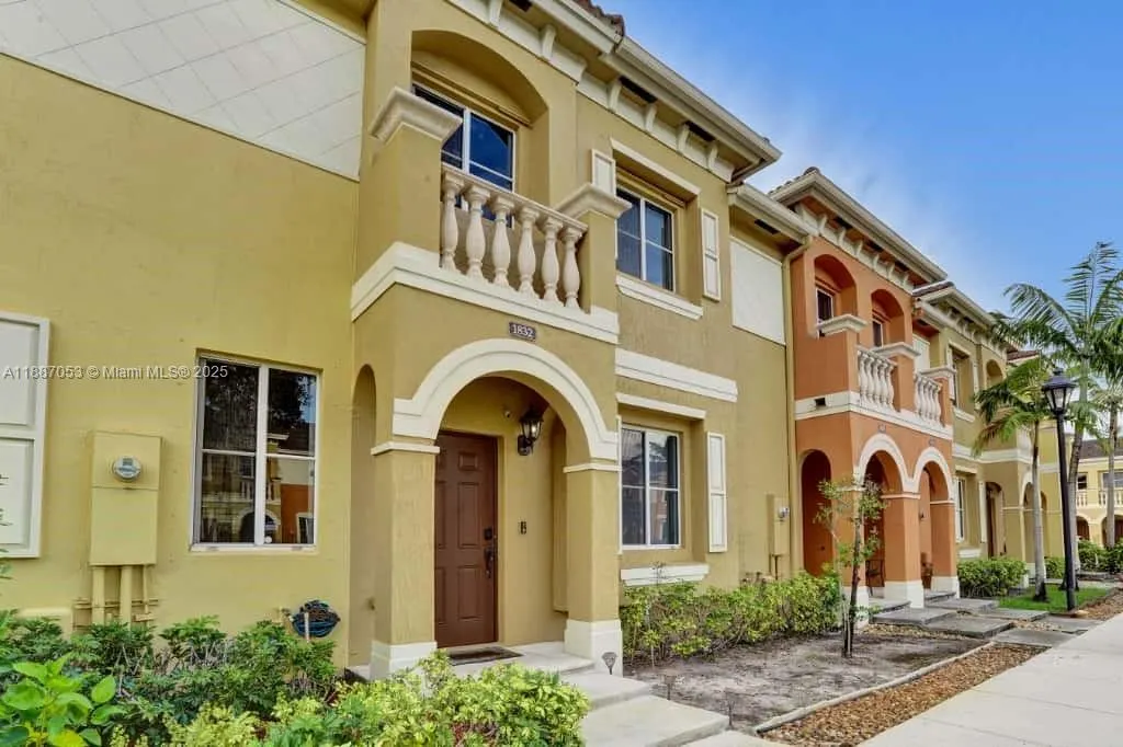 1832 SW 89th Ter