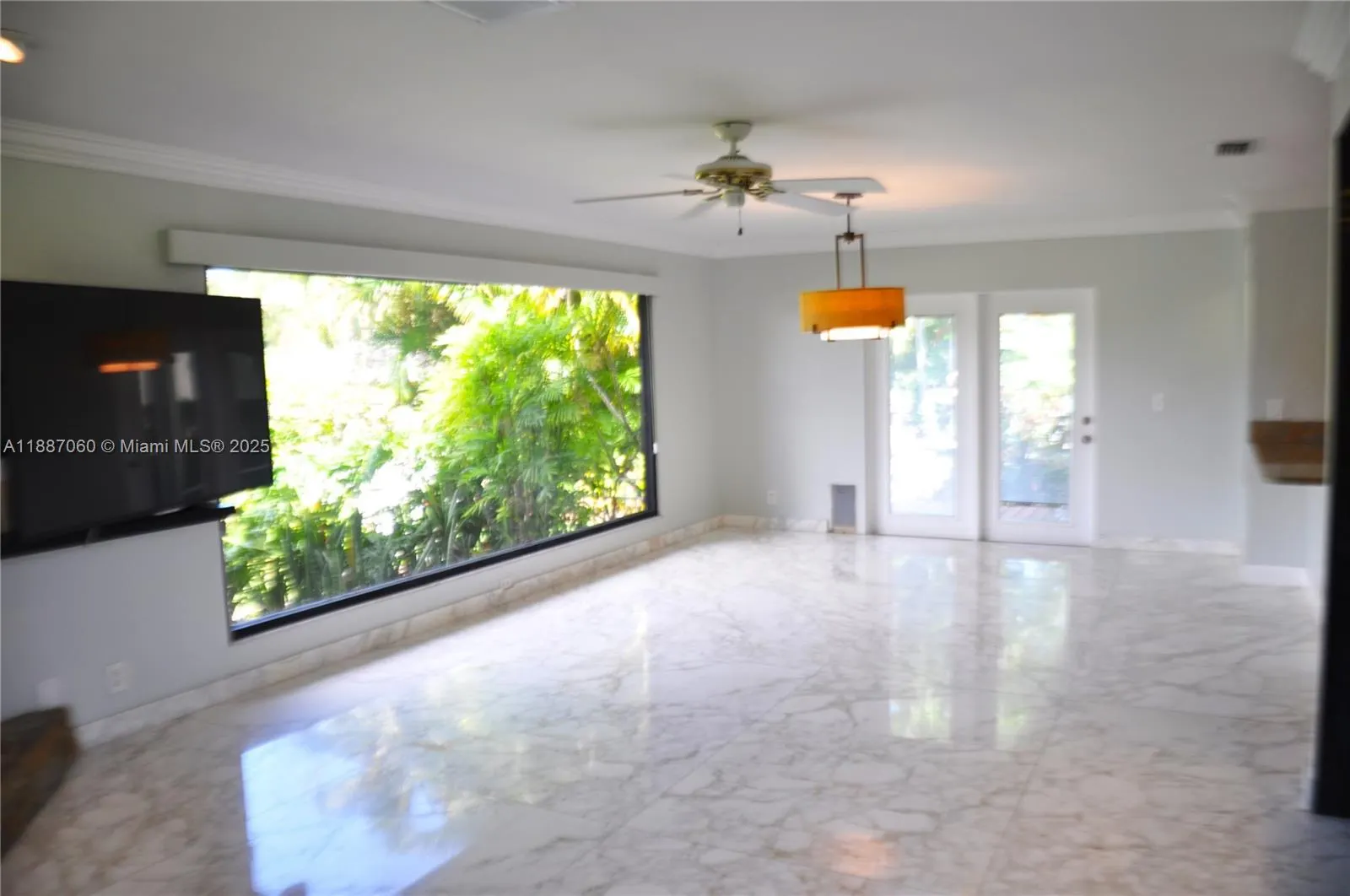 1 E Balfour Rd E