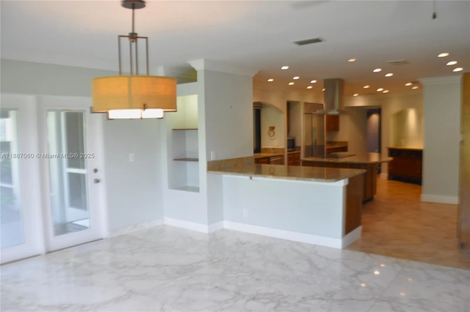 1 E Balfour Rd E