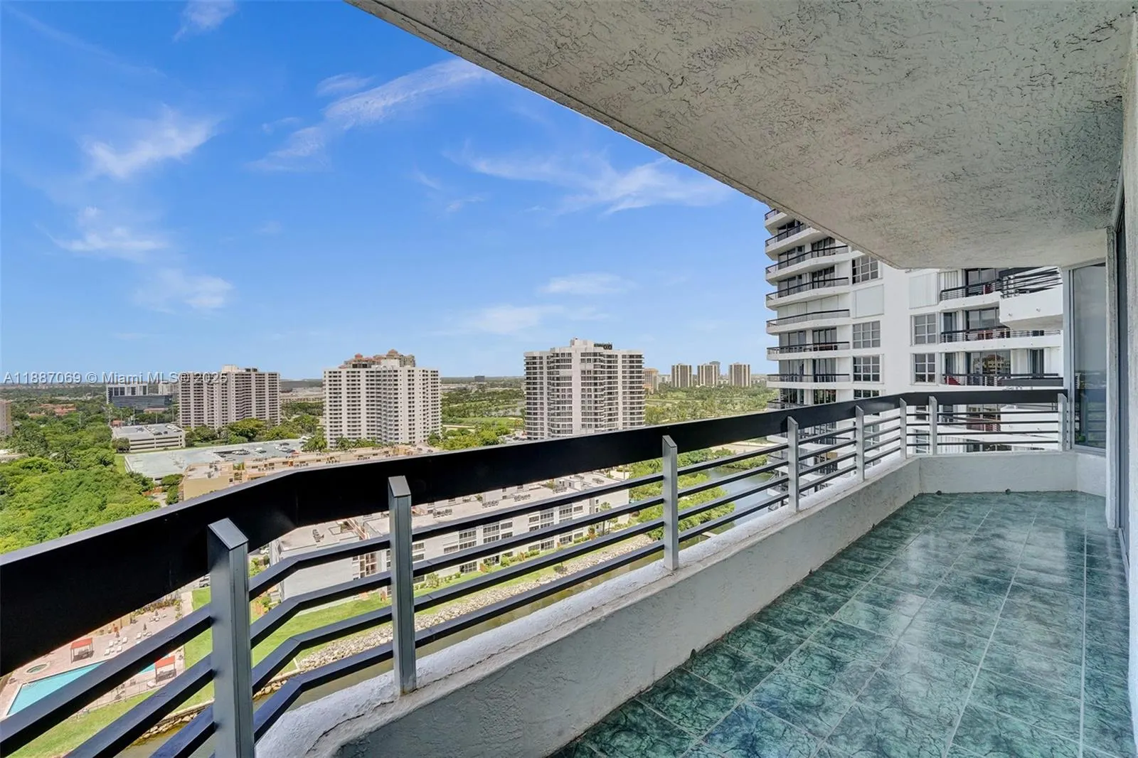3530 Mystic Pointe Dr, #2002