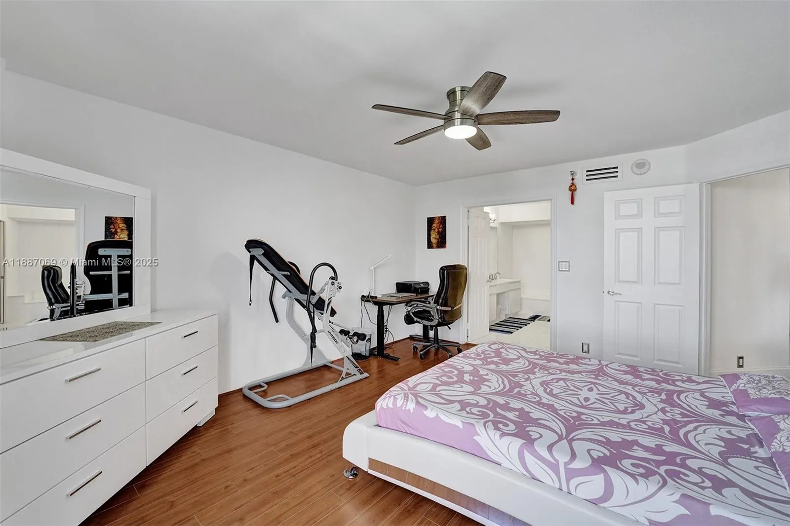 3530 Mystic Pointe Dr, #2002