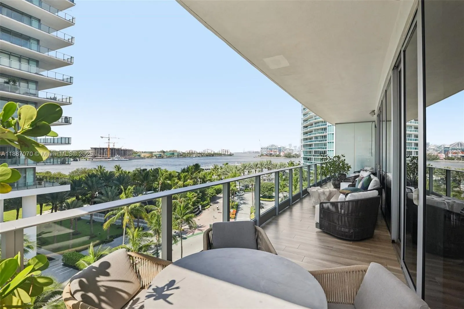 801 S Pointe Dr, #602