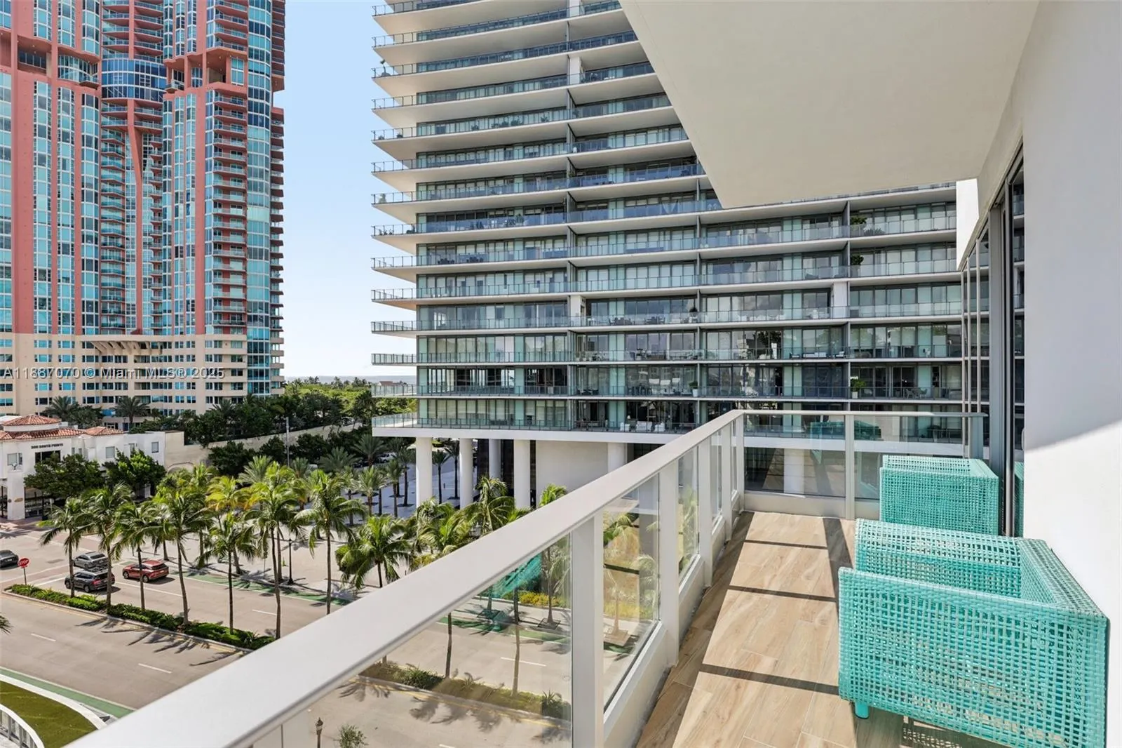 801 S Pointe Dr, #602