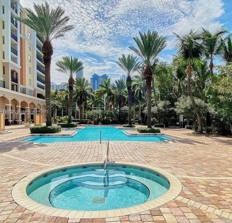 17150 N Bay Rd, #2905