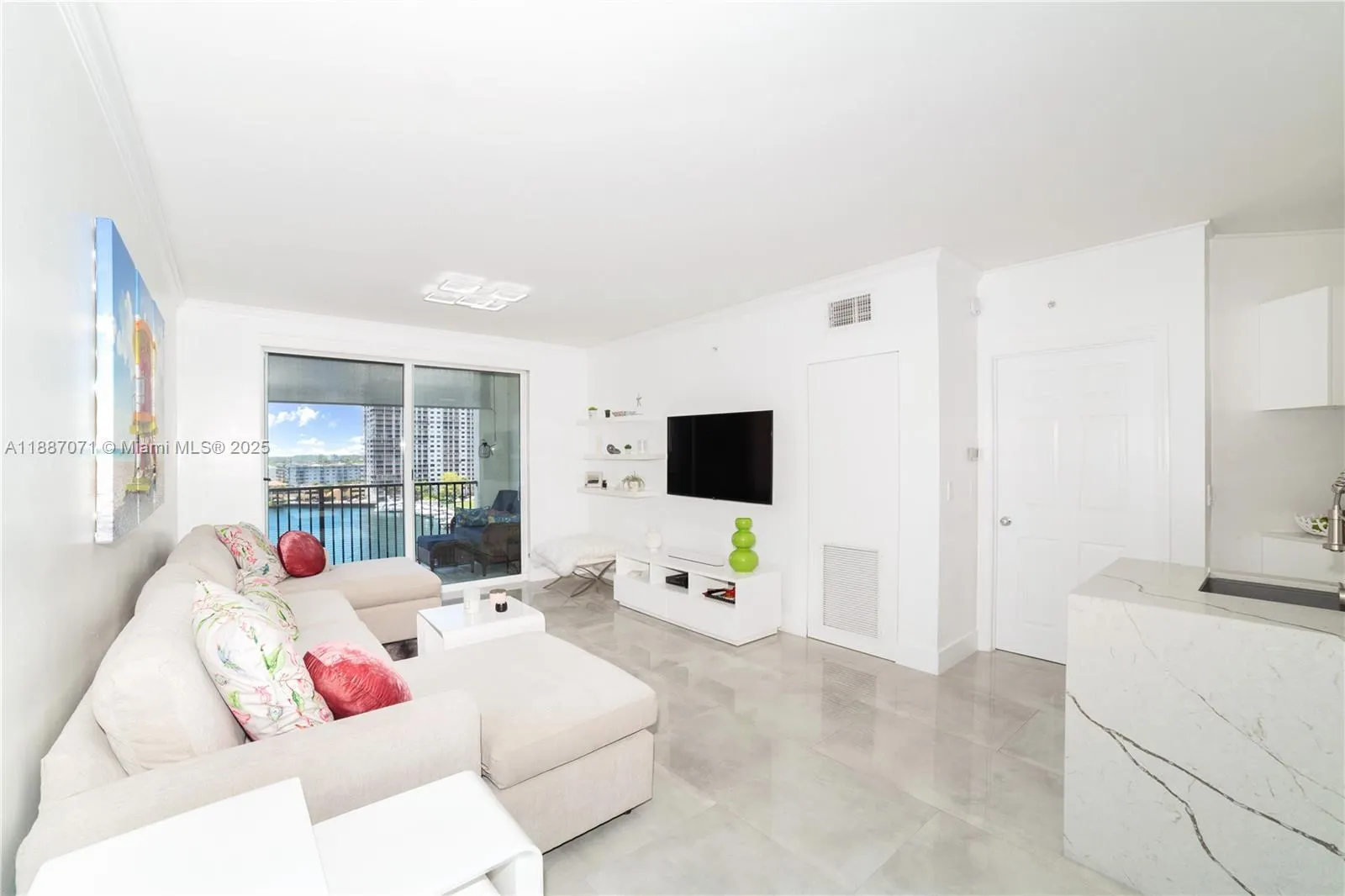 17150 N Bay Rd, #2905