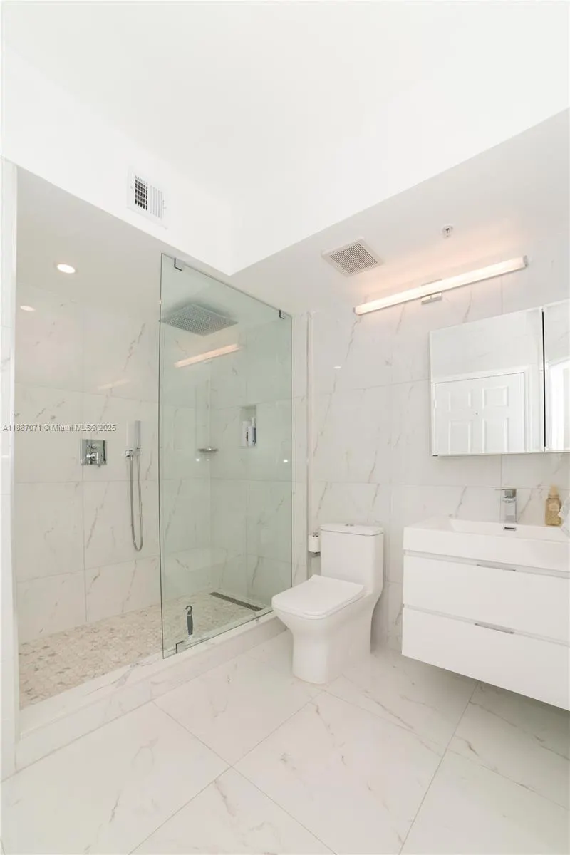 17150 N Bay Rd, #2905