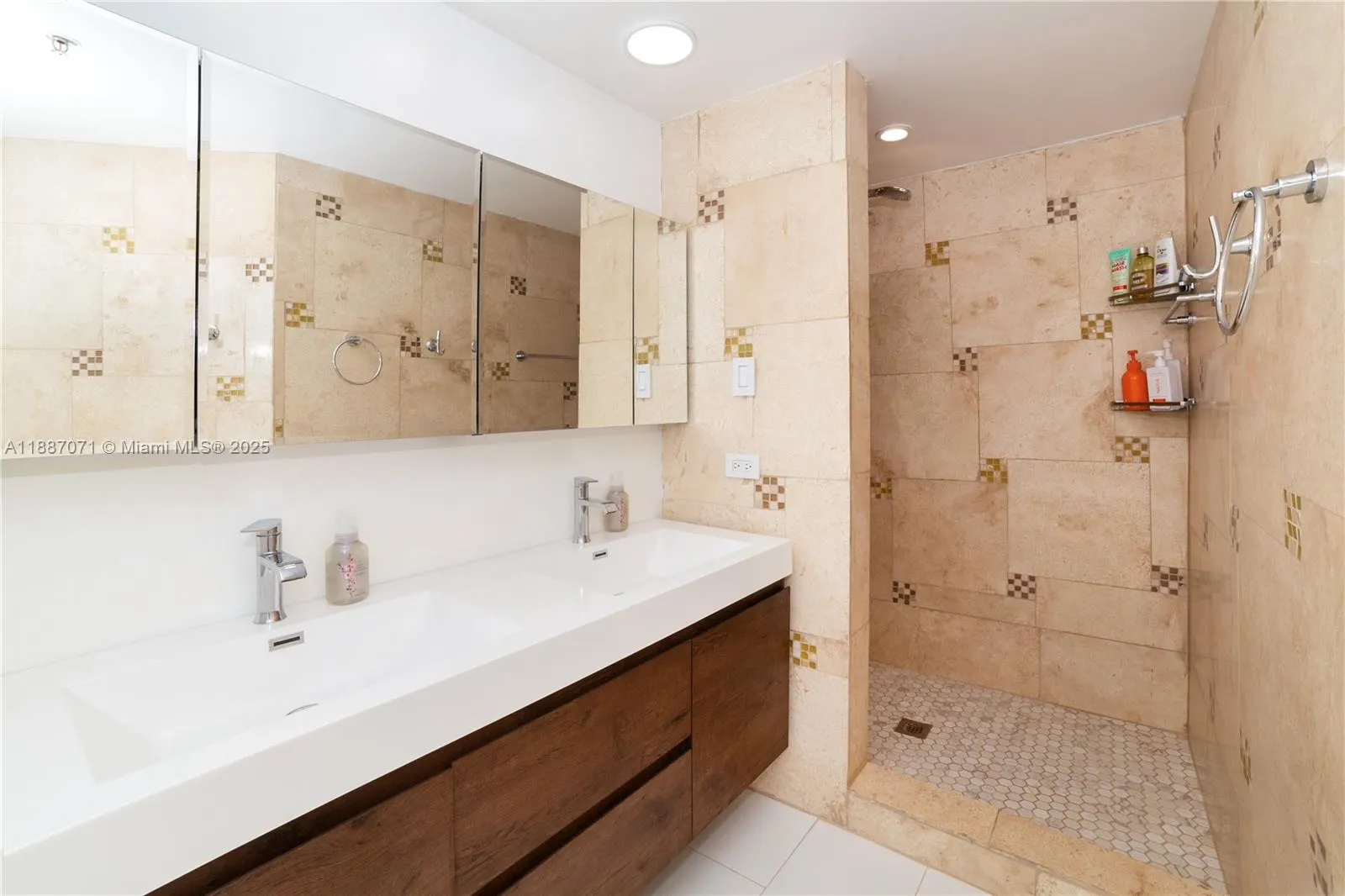 17150 N Bay Rd, #2905