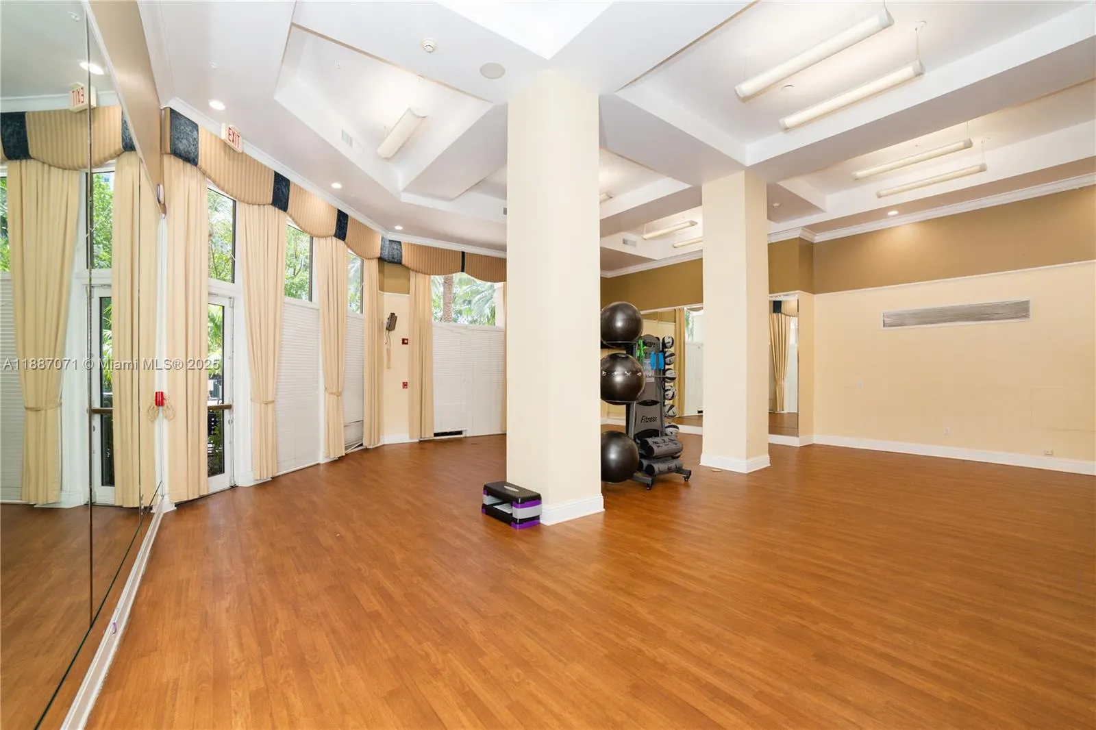 17150 N Bay Rd, #2905