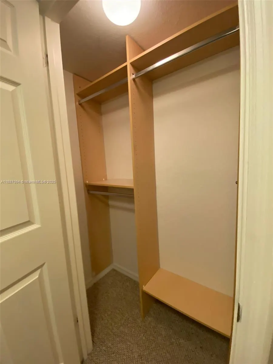 2516 Centergate Dr, #305