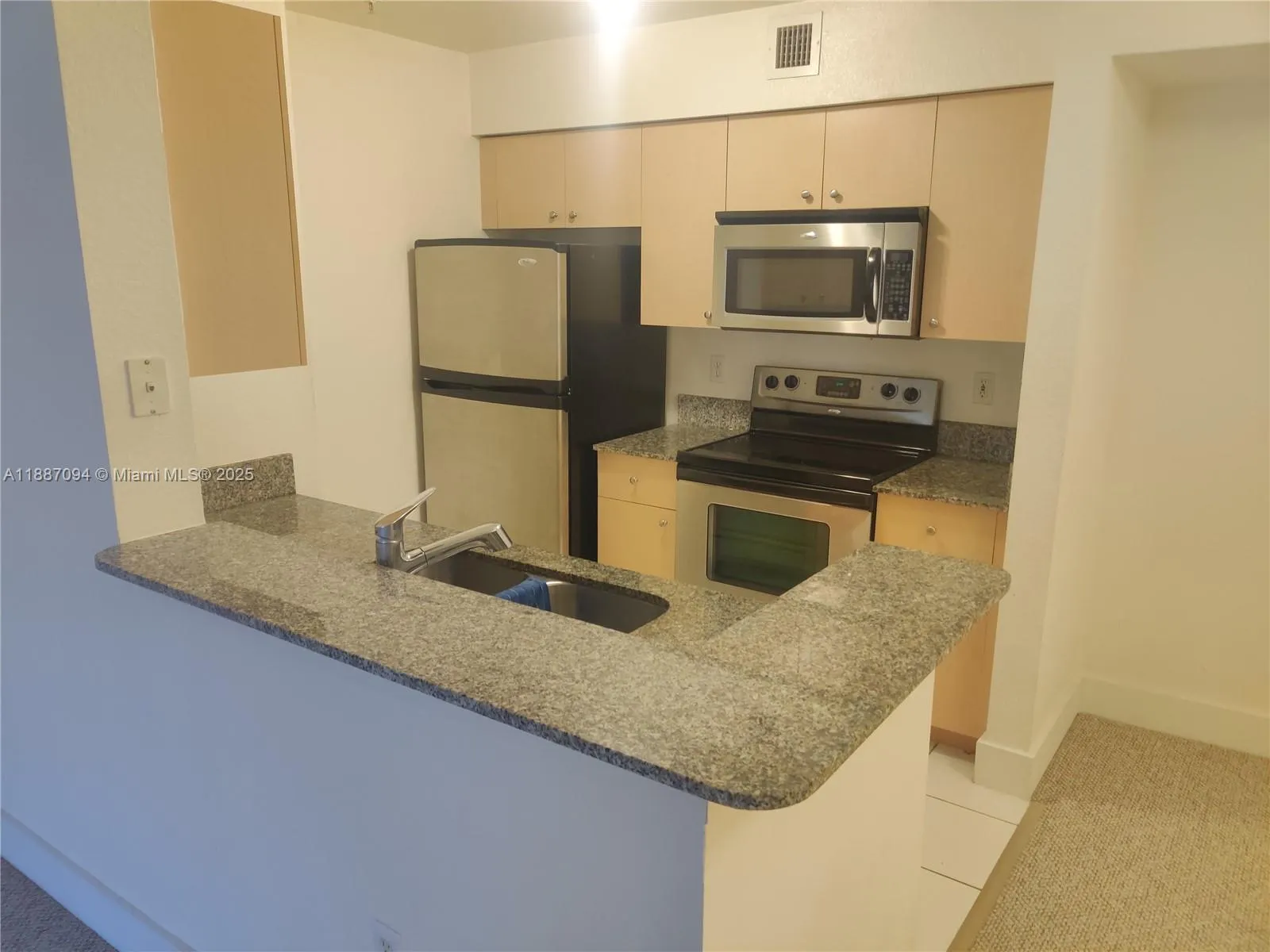 2516 Centergate Dr, #305