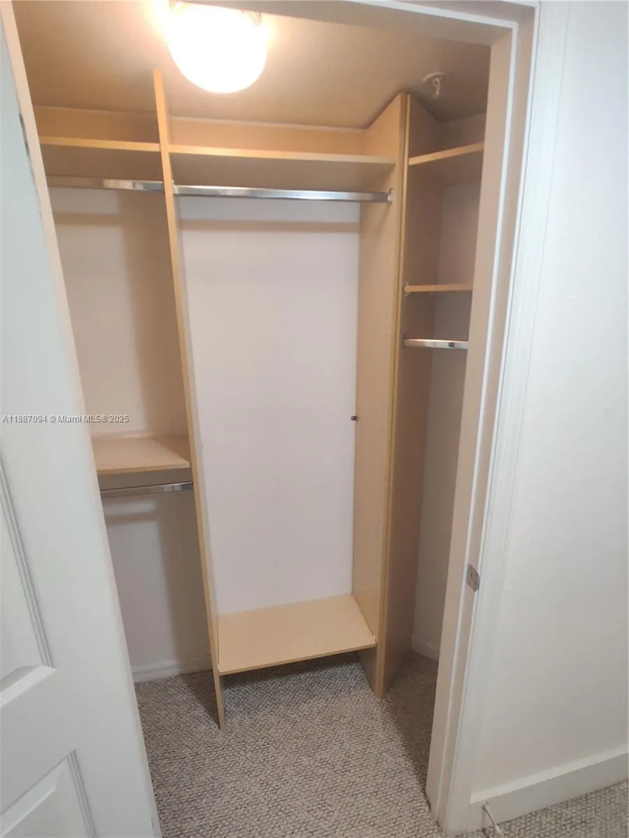 2516 Centergate Dr, #305