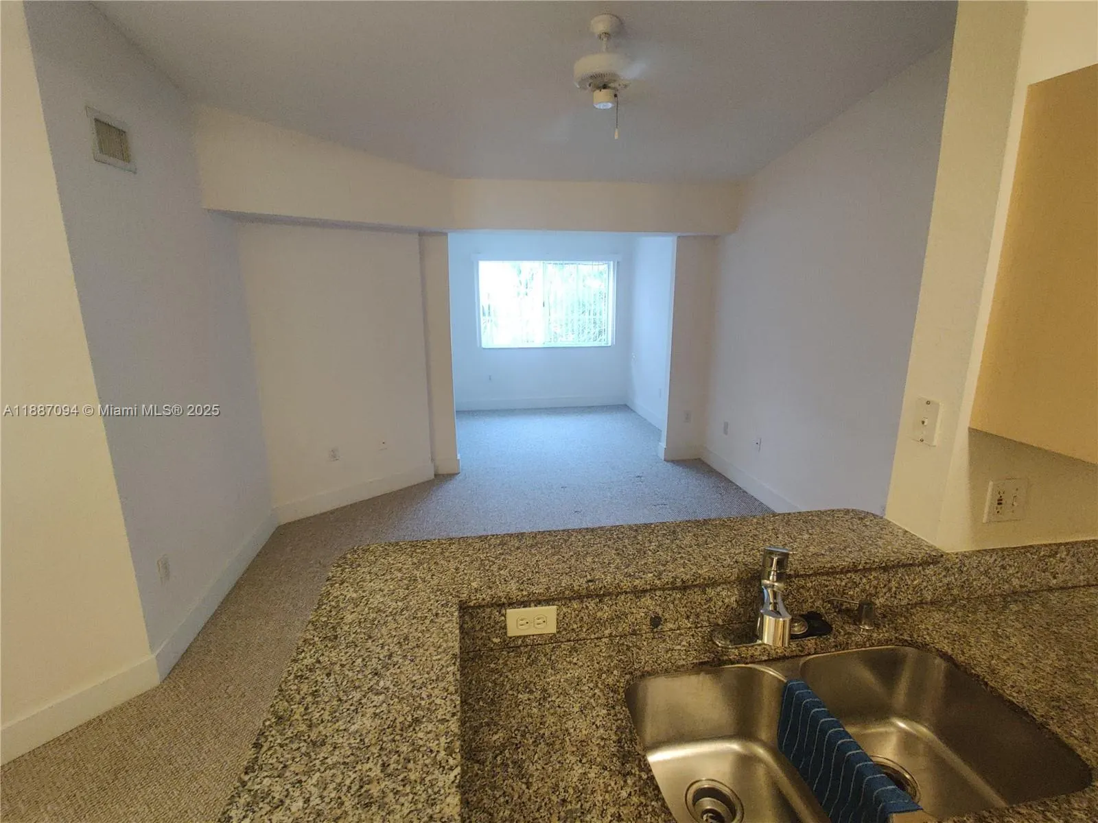 2516 Centergate Dr, #305
