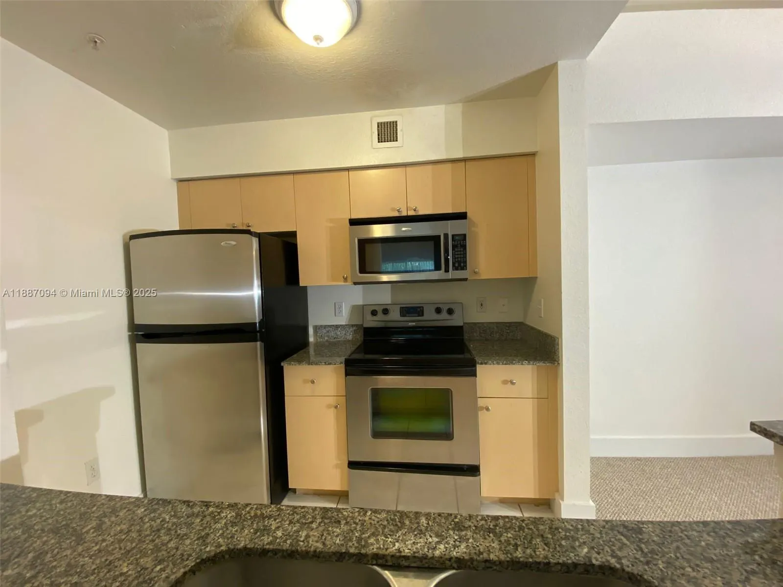 2516 Centergate Dr, #305