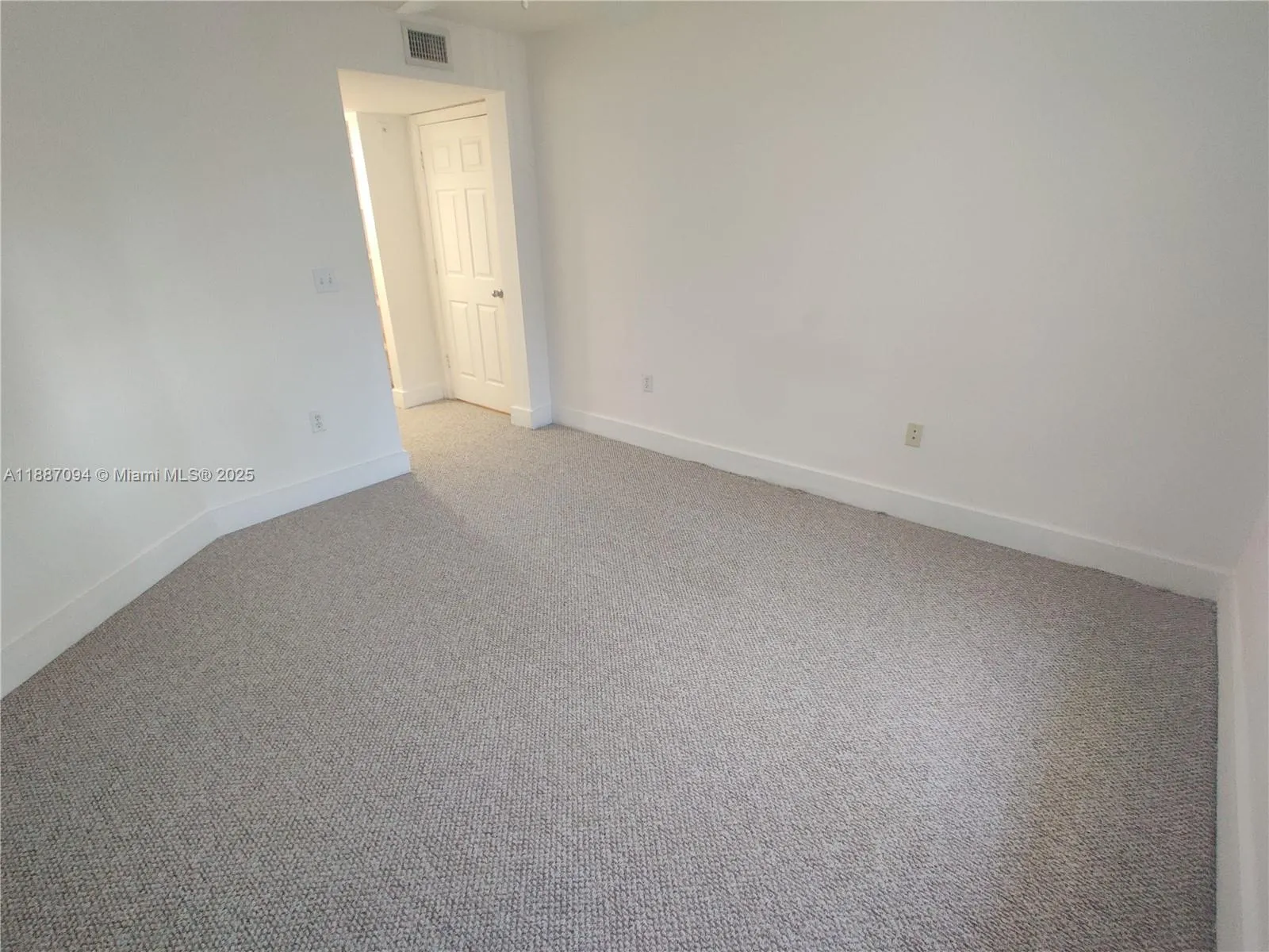 2516 Centergate Dr, #305