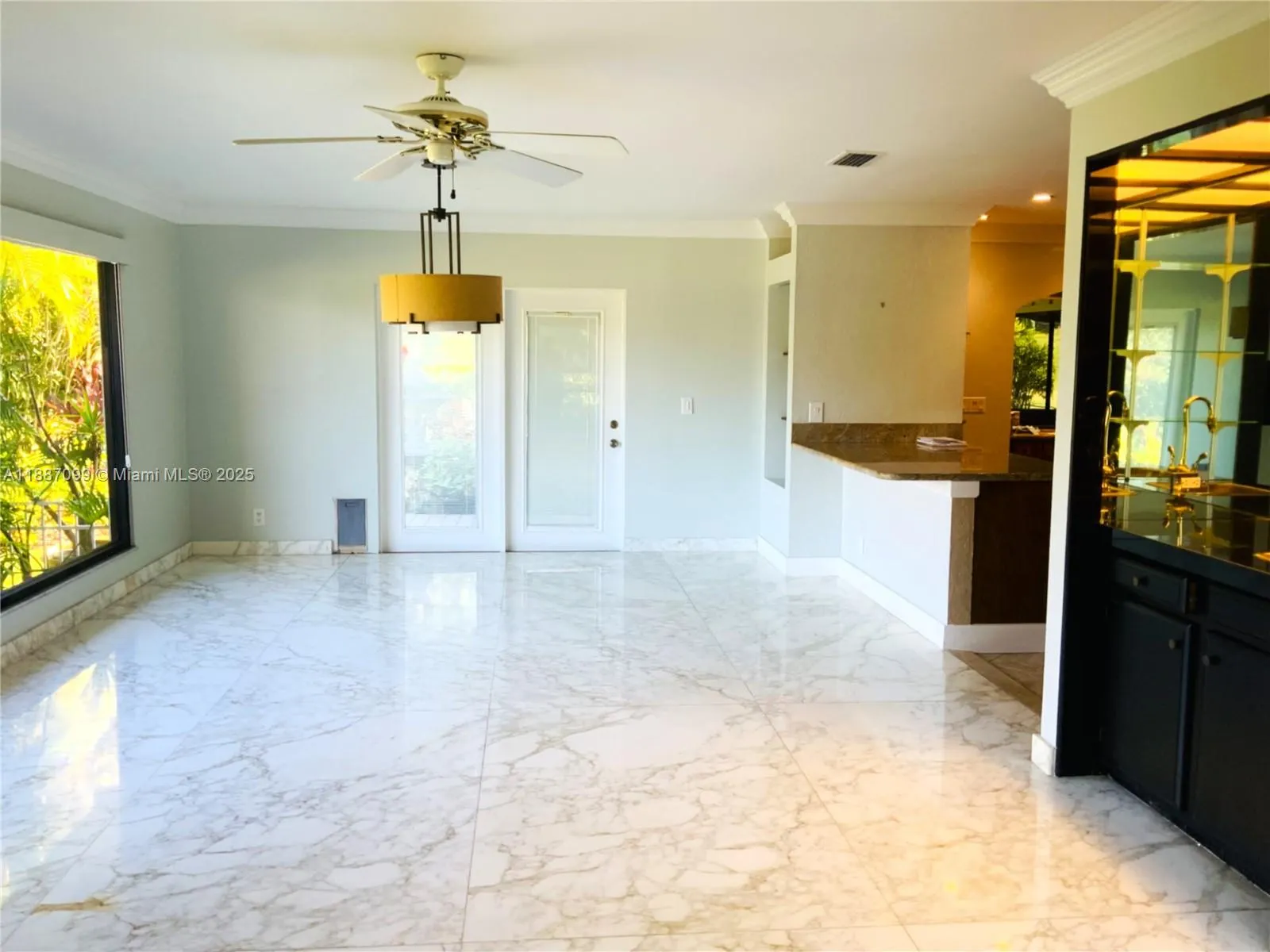 1 E Balfour Rd E