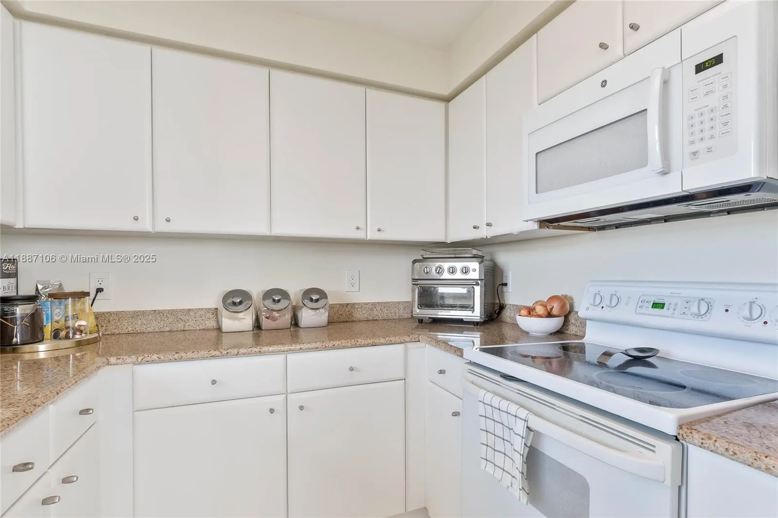 2475 Brickell Ave, #2702