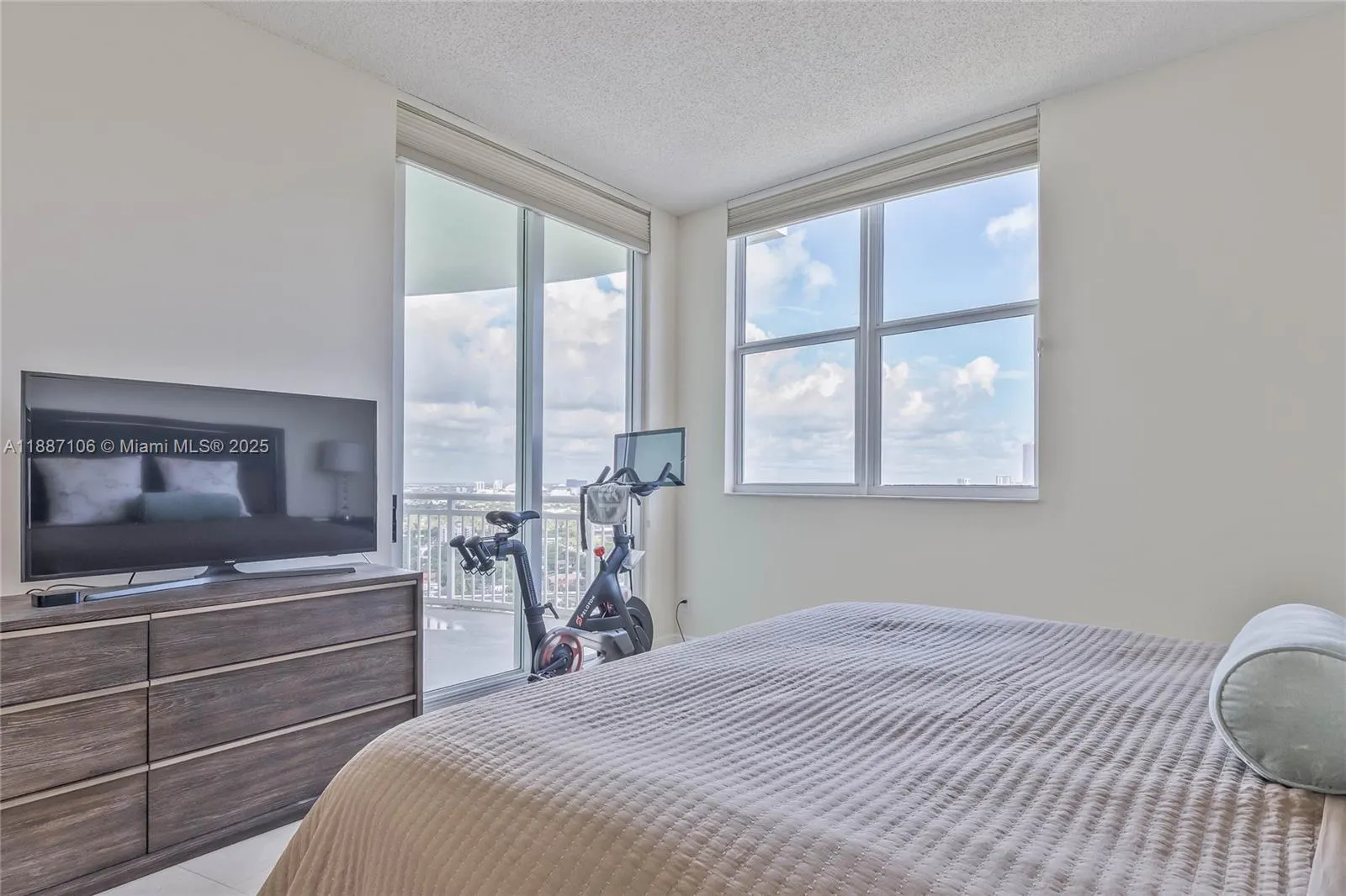 2475 Brickell Ave, #2702