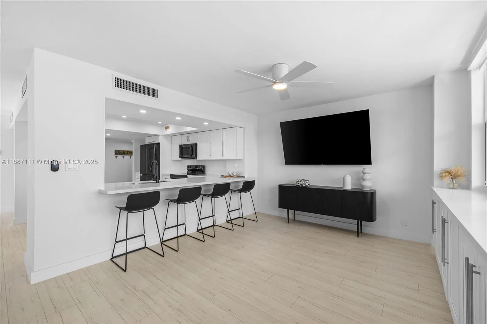 3180 S Ocean Dr, #516