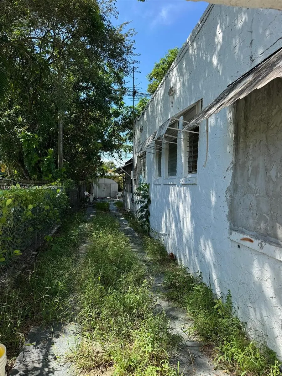 1920 SW 13th St