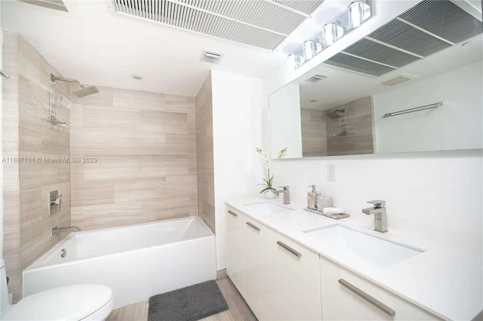 1300 Brickell Bay Dr, #1601