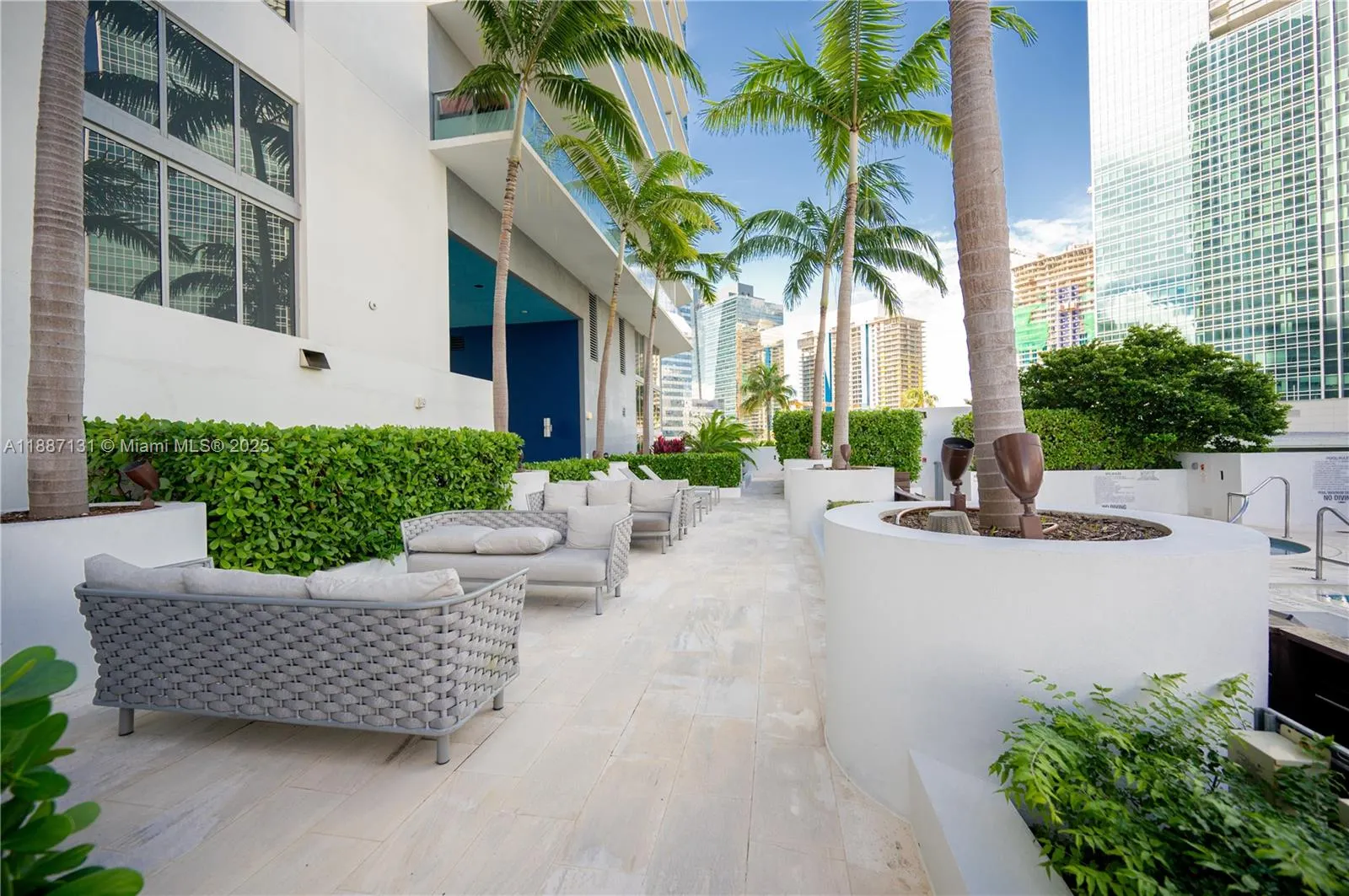 1300 Brickell Bay Dr, #1601