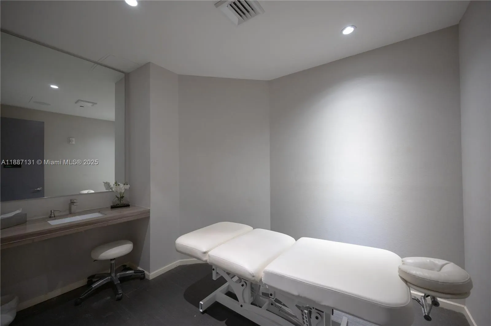 1300 Brickell Bay Dr, #1601