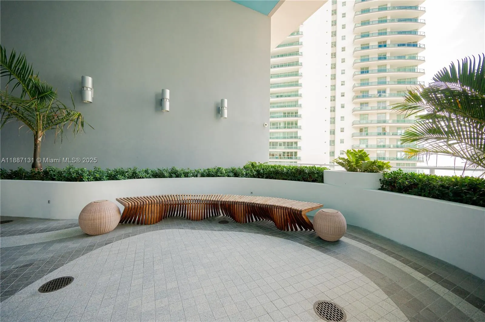 1300 Brickell Bay Dr, #1601
