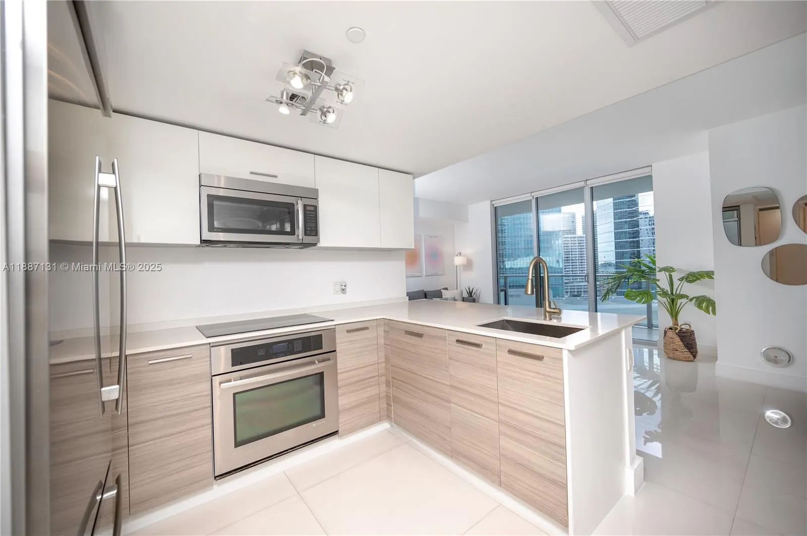 1300 Brickell Bay Dr, #1601