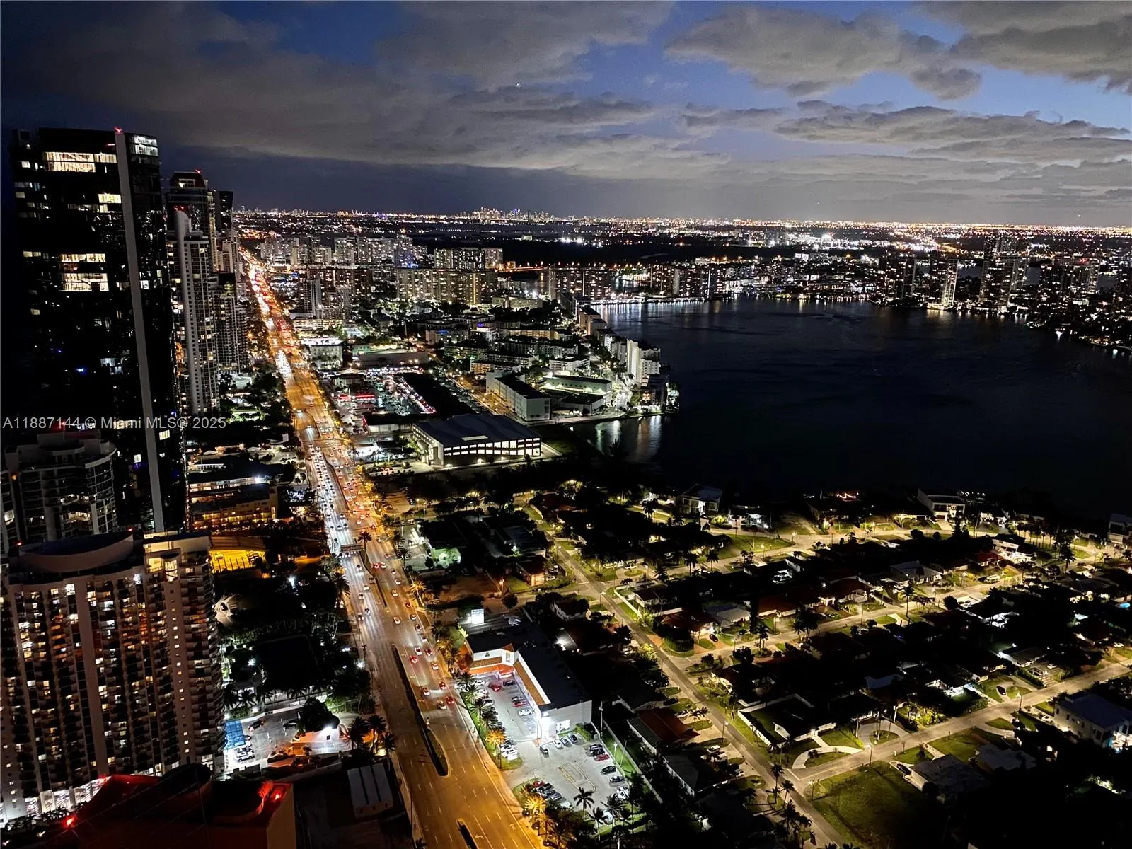 18975 Collins Ave, #5105