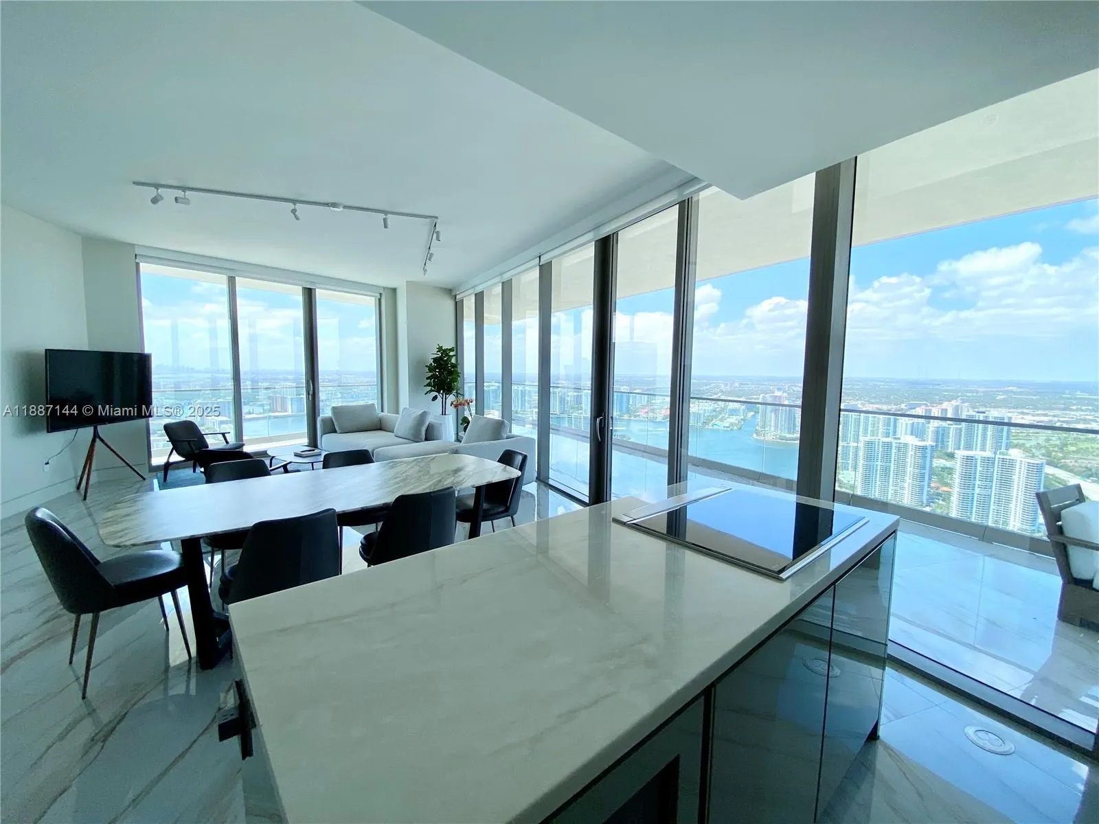 18975 Collins Ave, #5105