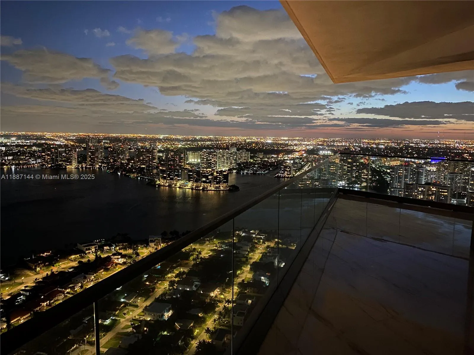 18975 Collins Ave, #5105