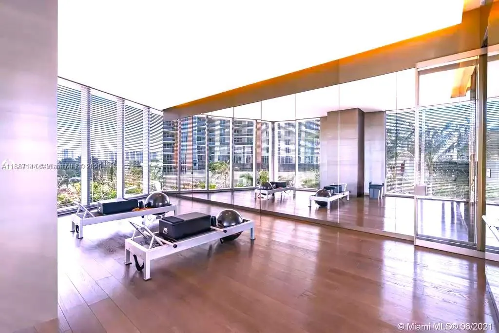 18975 Collins Ave, #5105
