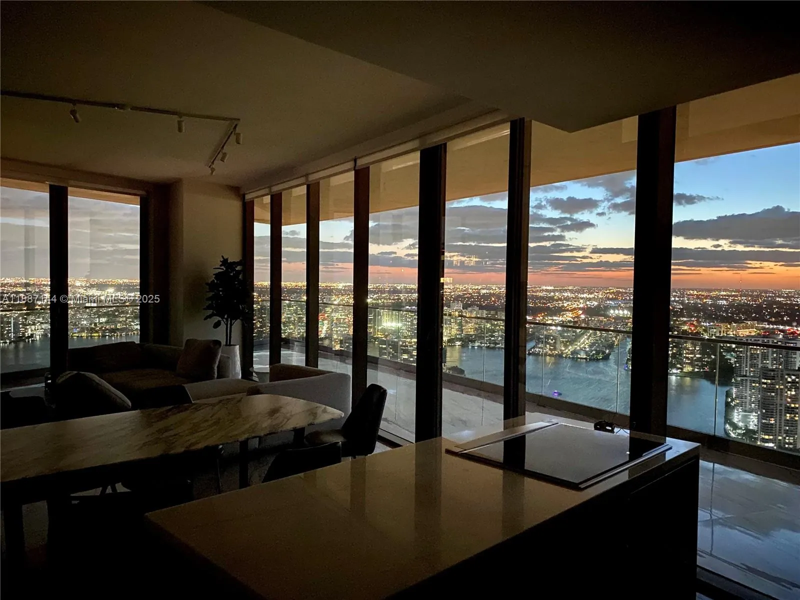 18975 Collins Ave, #5105
