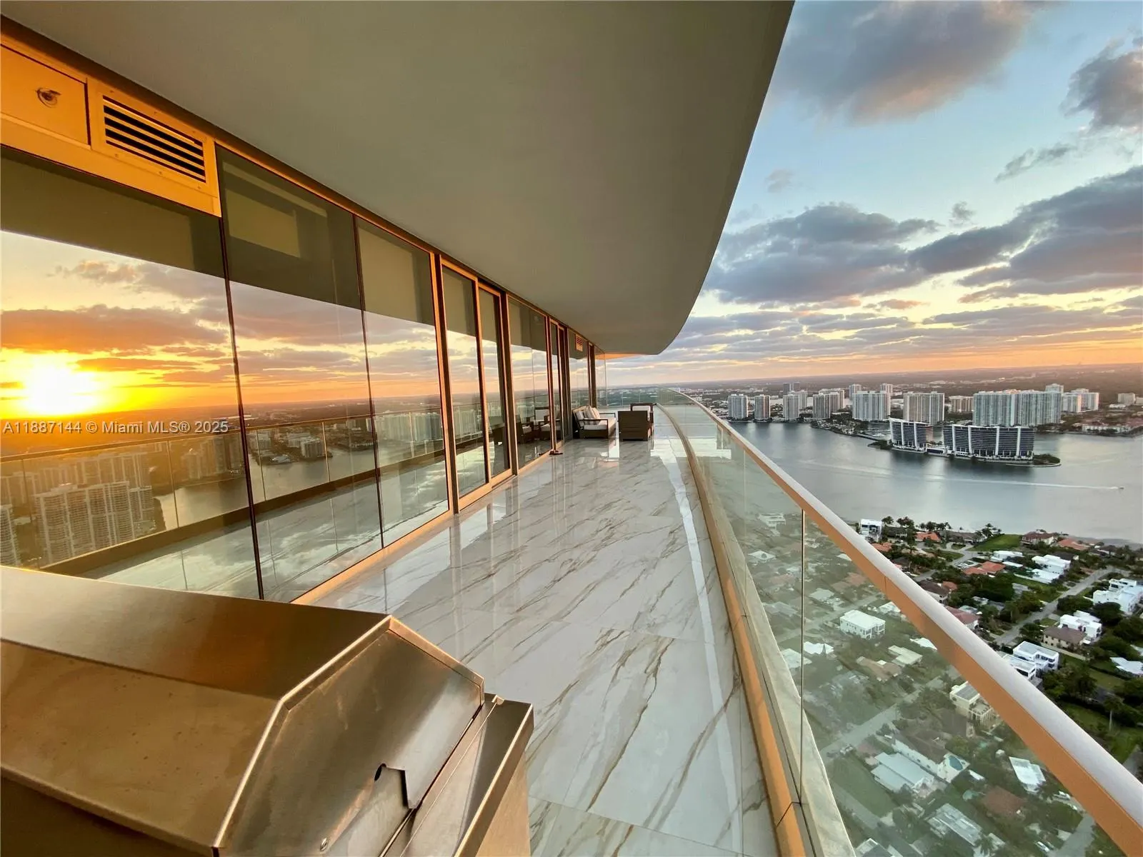 18975 Collins Ave, #5105