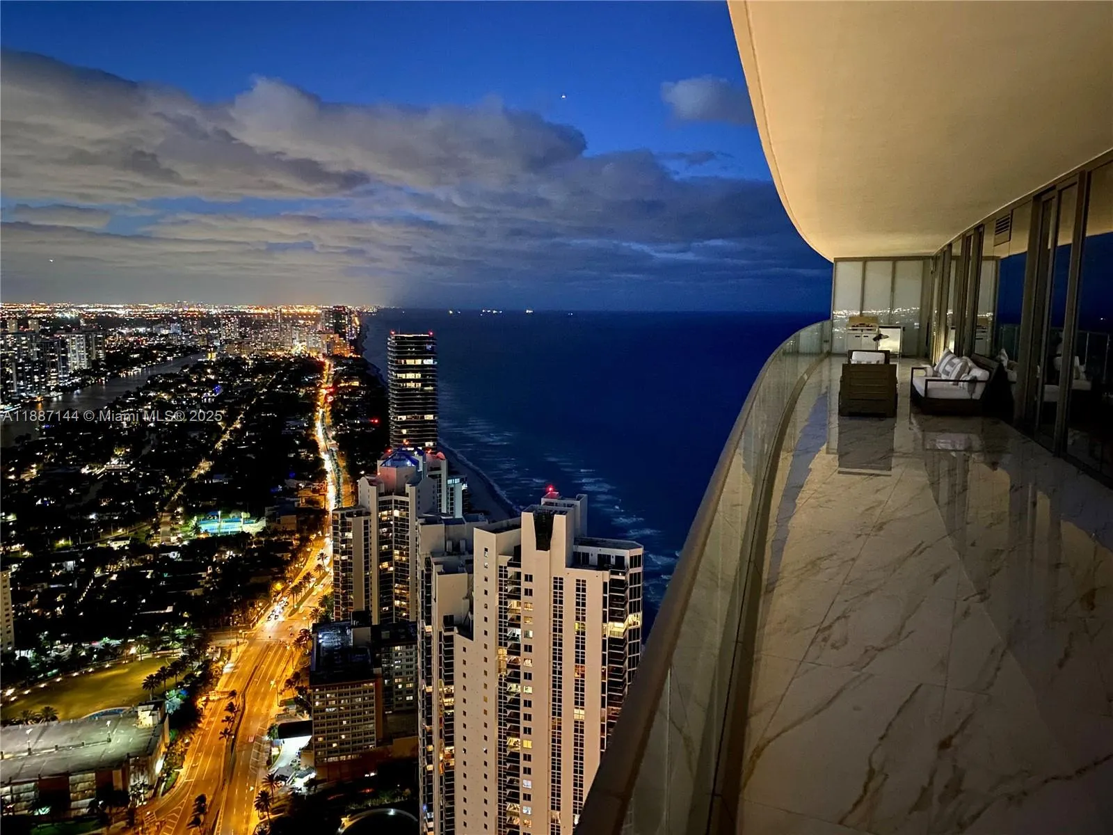 18975 Collins Ave, #5105