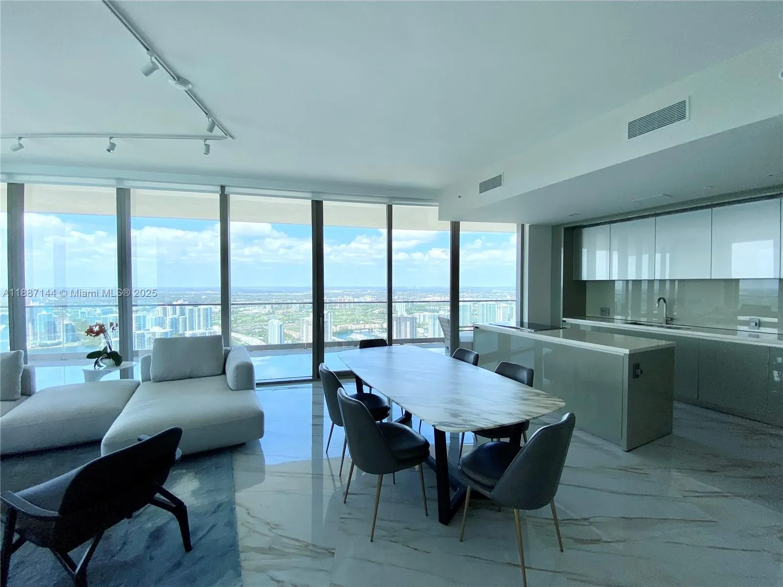 18975 Collins Ave, #5105