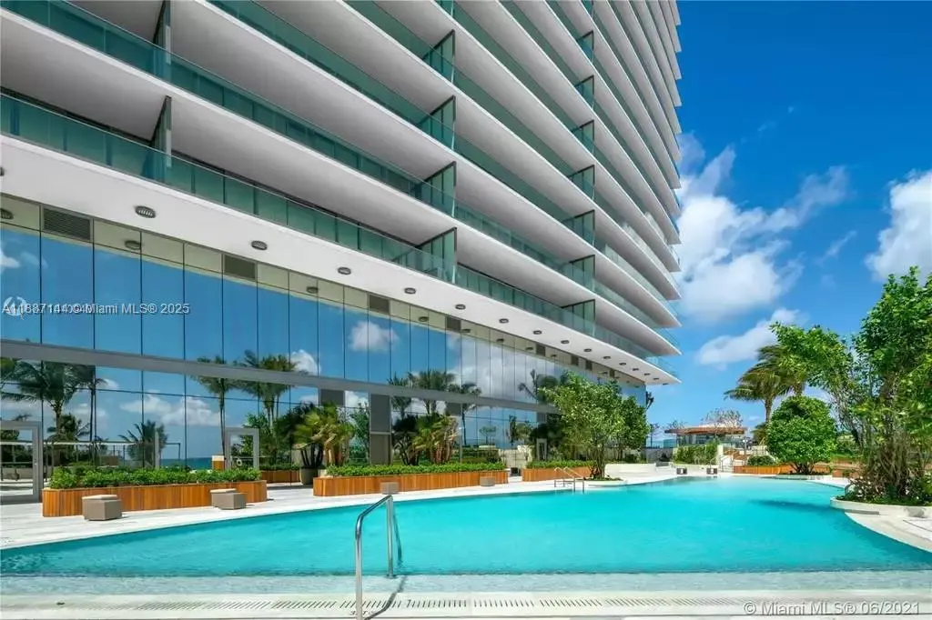 18975 Collins Ave, #5105