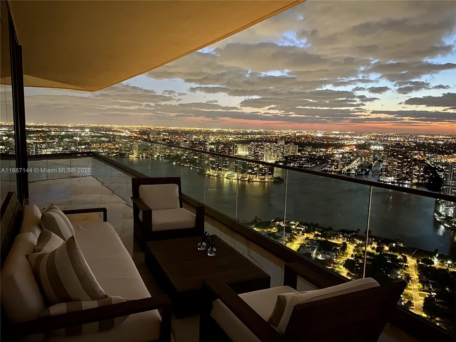 18975 Collins Ave, #5105