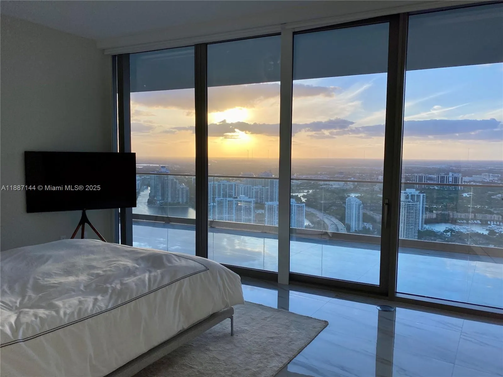 18975 Collins Ave, #5105