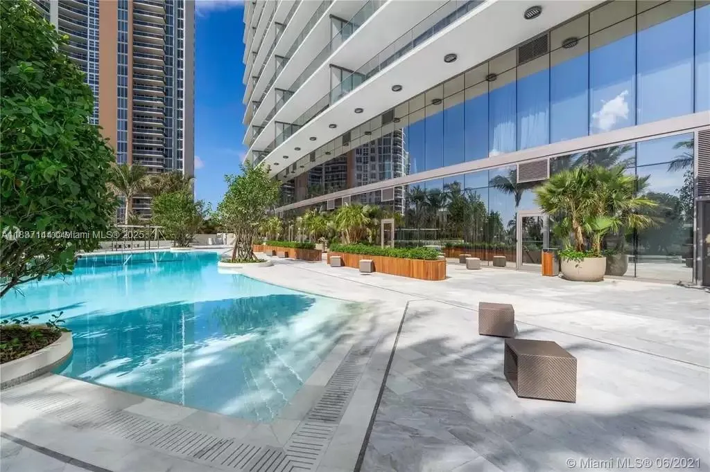 18975 Collins Ave, #5105