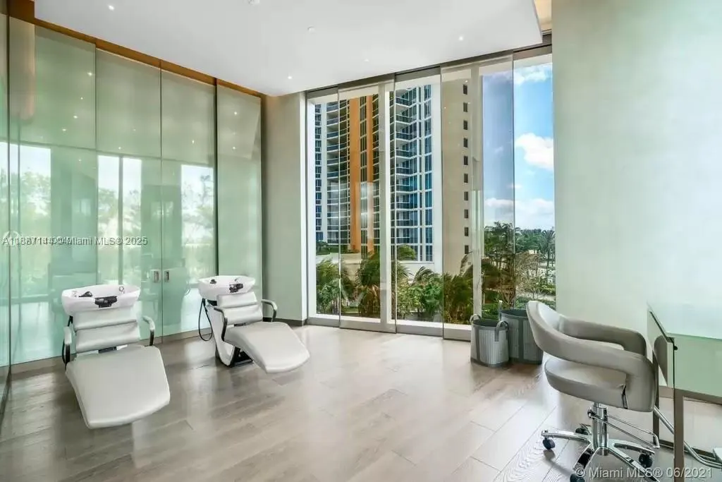 18975 Collins Ave, #5105