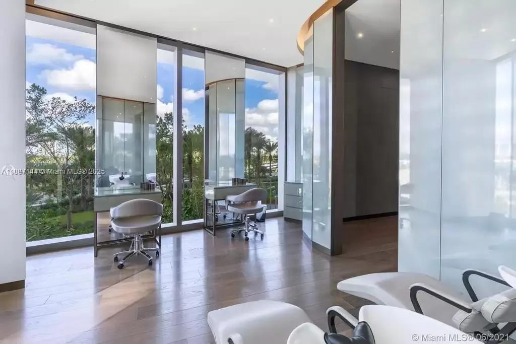 18975 Collins Ave, #5105