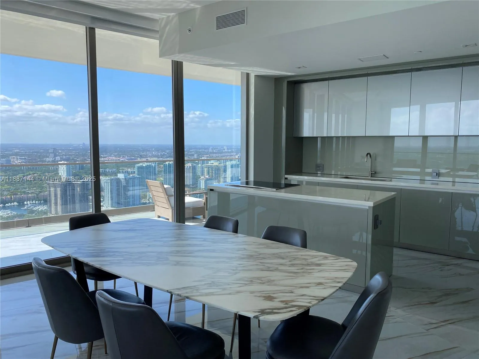 18975 Collins Ave, #5105