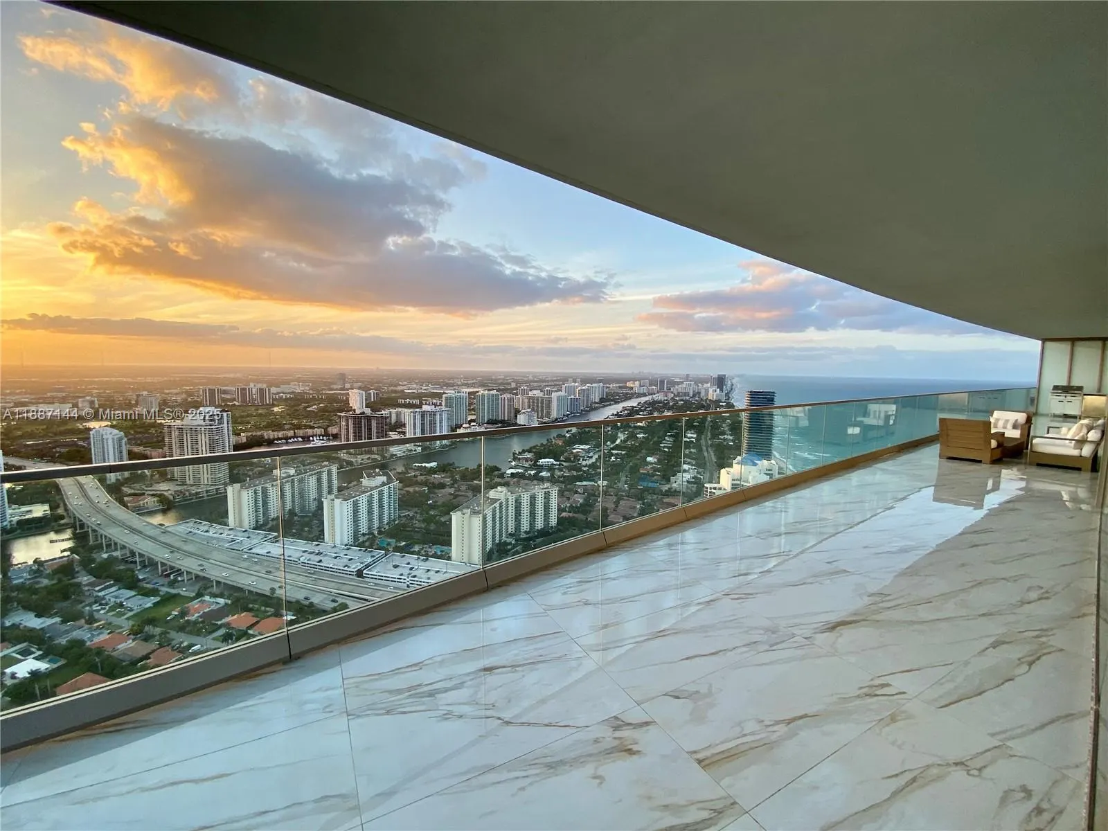 18975 Collins Ave, #5105
