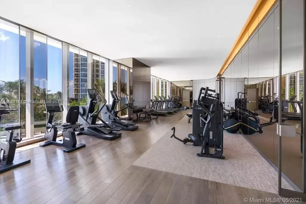 18975 Collins Ave, #5105